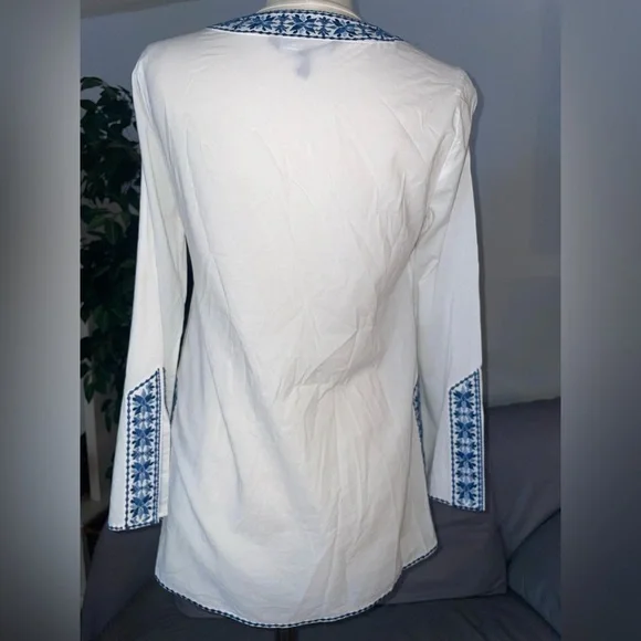 White House Black Market Tunic with embroidery and silver gems size 0 - Picture 4 of 6
